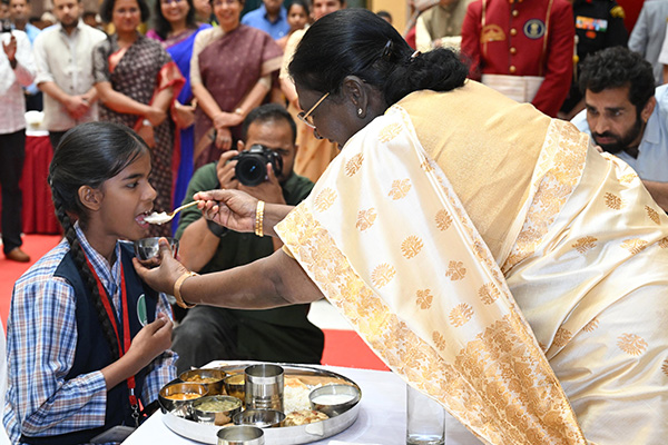 Akshaya Patra marks 25 years with Indian President Droupadi Murmu and other dignitaries at ‘Feeding the Future’ event
