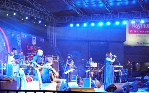 Sona and her band charged the atmosphere with their energy