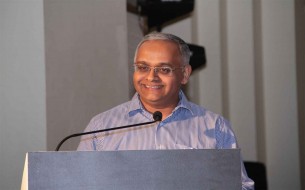 Shridhar Venkat, CEO of Akshaya Patra, addressing the attendees at ‘An Evening of Hope’