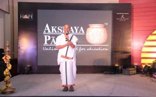 Shri Chanchalapathi Dasa, Vice-Chairman of Akshaya Patra addressing the gathering