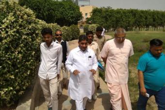 Mayor of Mathura-Vrindavan, visits the Akshaya Patra's kitchen