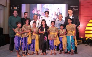 Kodihalli Government School students strike a pose with the dignitaries 