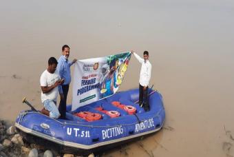 Meals are dispatched on boats to reach beneficiaries at the right time