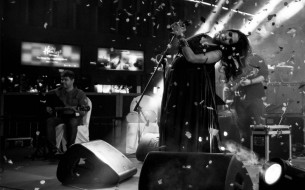 Sona, immersed in her craft