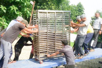 Akshaya Patra staff on the job