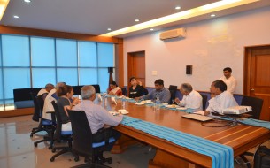 Sridhar Venkat in discussion with the dignitaries