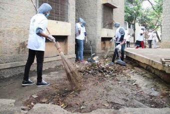 Volunteers working together for a wonderful cause