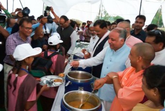 Yogi Adityanath serving meal to children